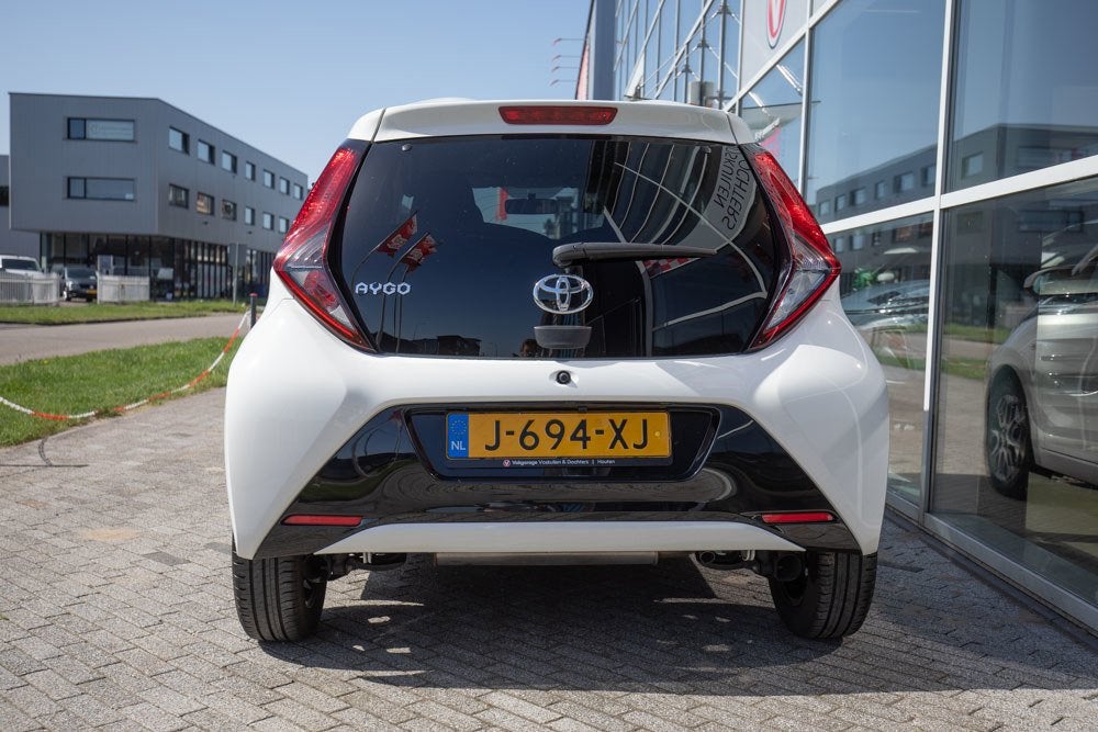 Toyota Aygo 1.0 VVT-i x-joy Carplay | Camera | Cruise contro, 12 maanden, Gebruikt, Euro 6, 4 stoelen