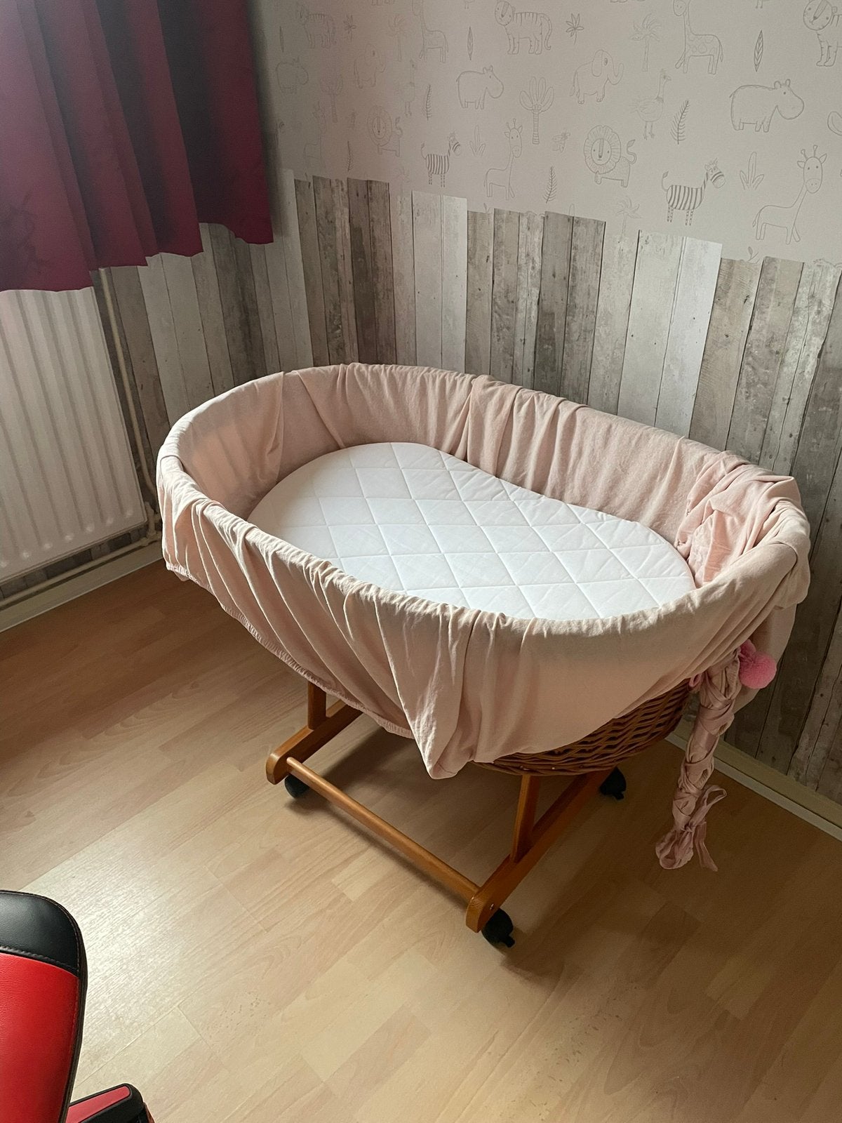 Gratis ophalen  wiegje met een nieuwmatrasje, Kinderen en Baby's, Babywiegjes en Ledikanten, Gebruikt, Wieg, Ophalen