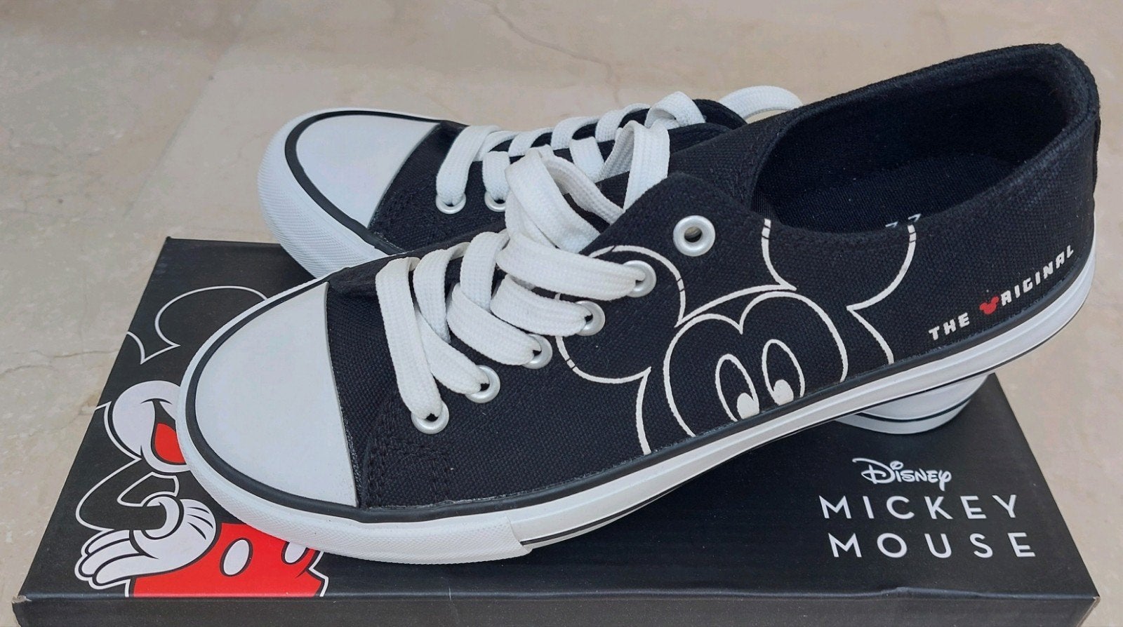 Disney Mickey Mouse Sneakers Maat 37 - Nieuw in Doos, Jongen of Meisje, Schoenen, Nieuw, Ophalen of Verzenden