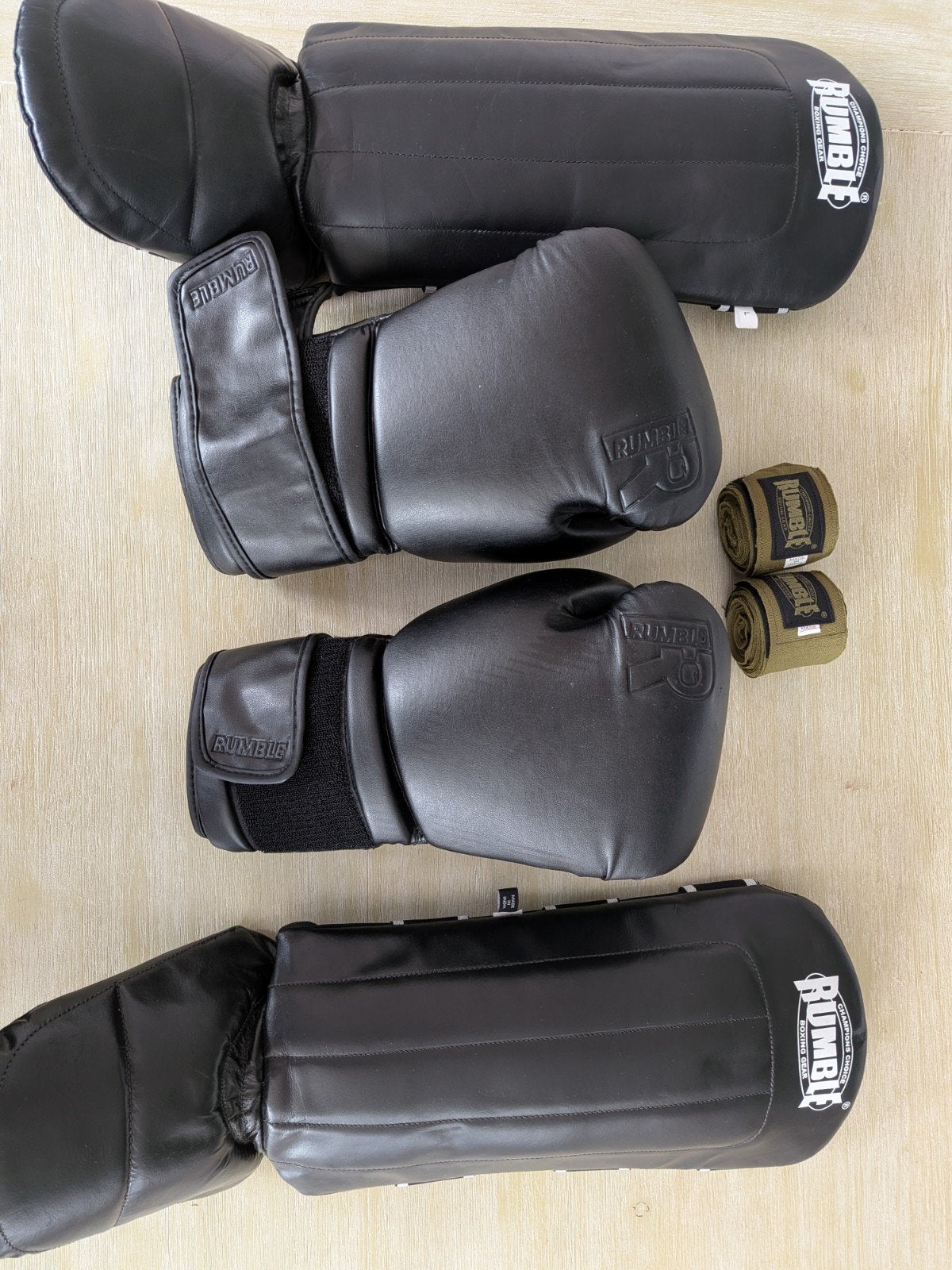 Rumble Boksset: Handschoenen, Scheenbeschermers & Bandages, Ophalen of Verzenden, Zo goed als nieuw, Overige, Vechtsportbescherming