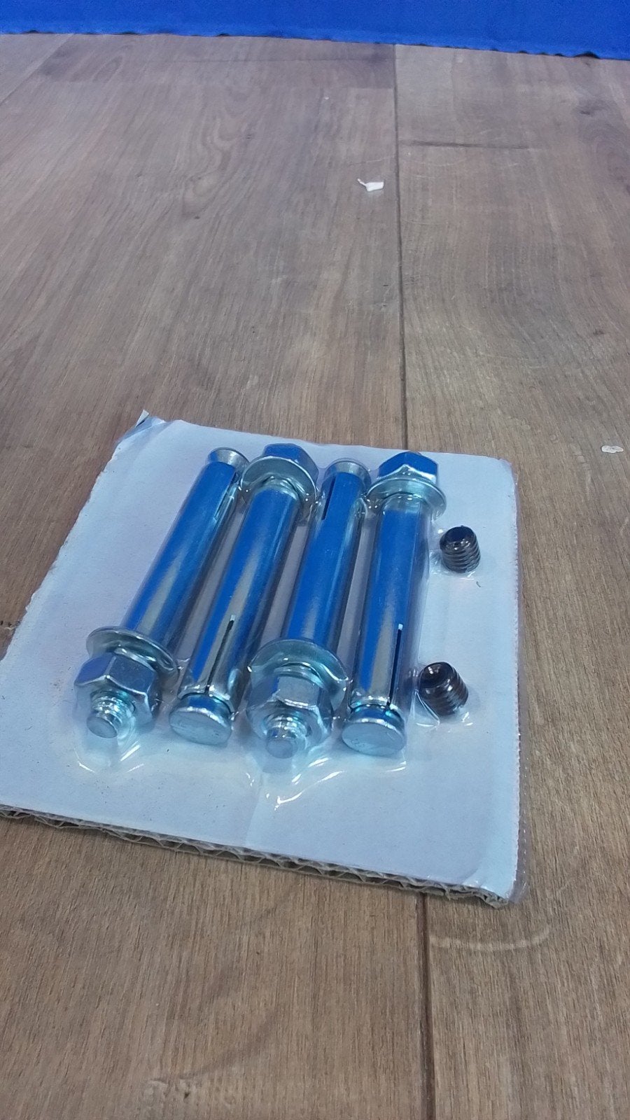 Nieuwe metalen keilbouten/hulsankers,voor diverse toepassing, 50 tot 100 mm, Nieuw, Ophalen of Verzenden, Pluggen