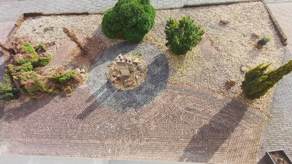 Alles in deze voortuin. Waaltjes, grind, ornament, keien, Ophalen, Gebruikt, Overige typen, 10 m² of meer