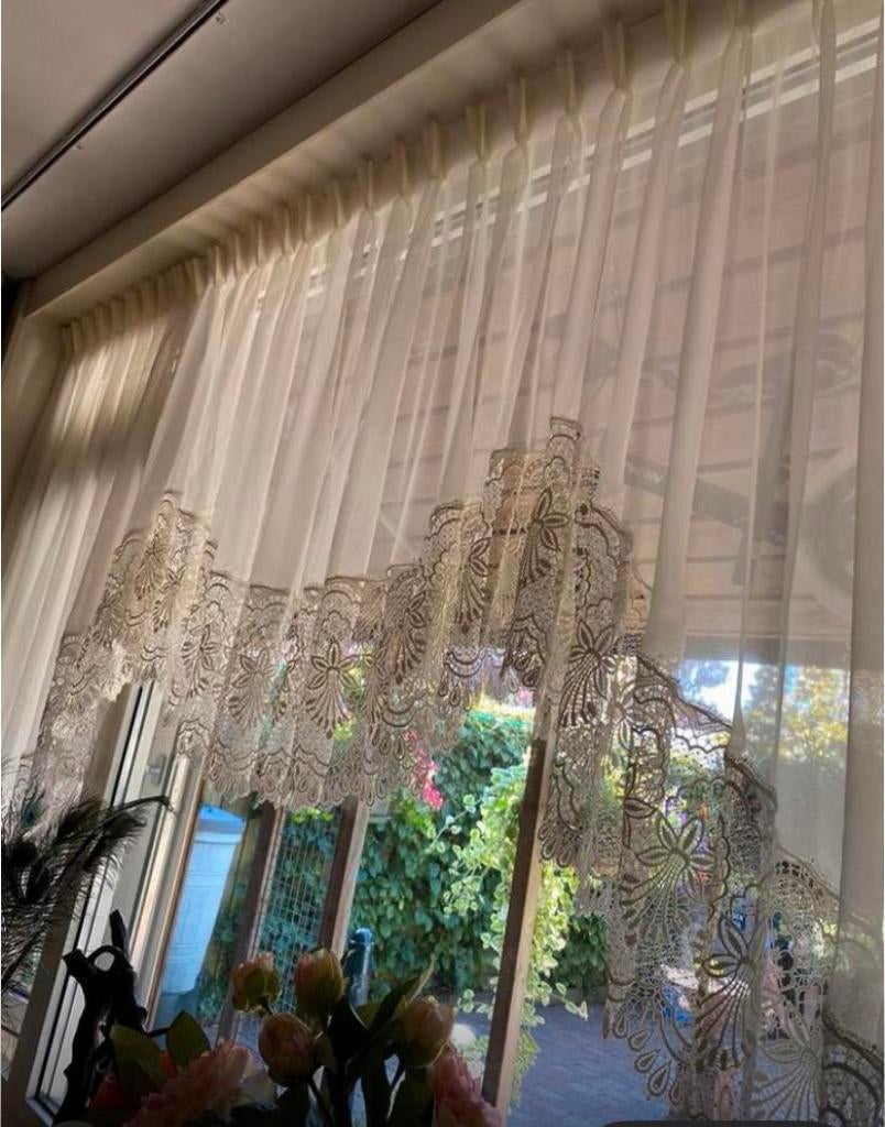 Zeer mooi M vitrage, Huis en Inrichting, Stoffering | Gordijnen en Lamellen, Ophalen of Verzenden, Zo goed als nieuw, 200 cm of meer