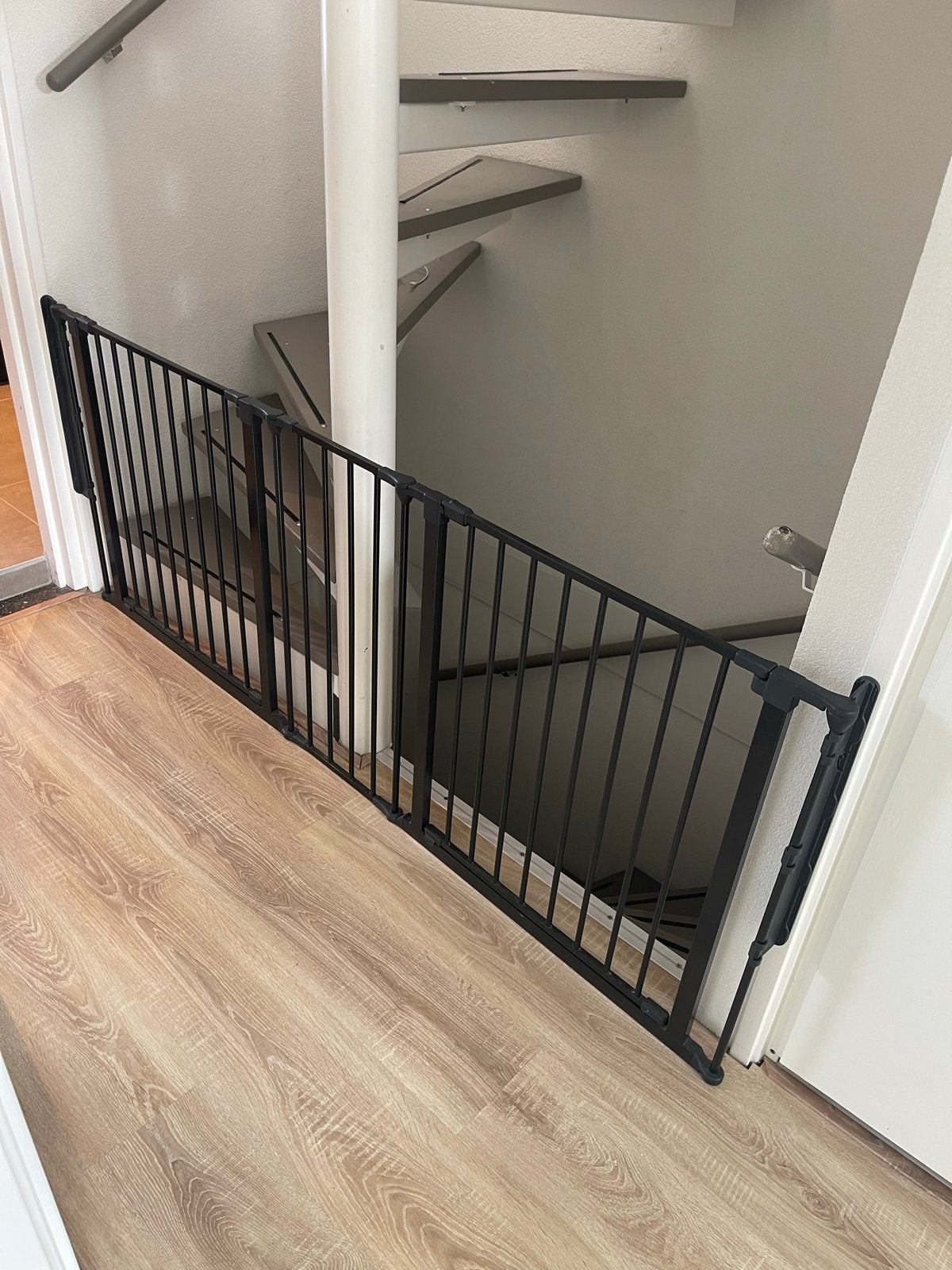 BabyDan Flex Traphekje (90-205 cm) zwart - Flexibel & Veilig, Kinderen en Baby's, Ophalen, Nieuw, 115 cm of meer, Metaal of IJzer