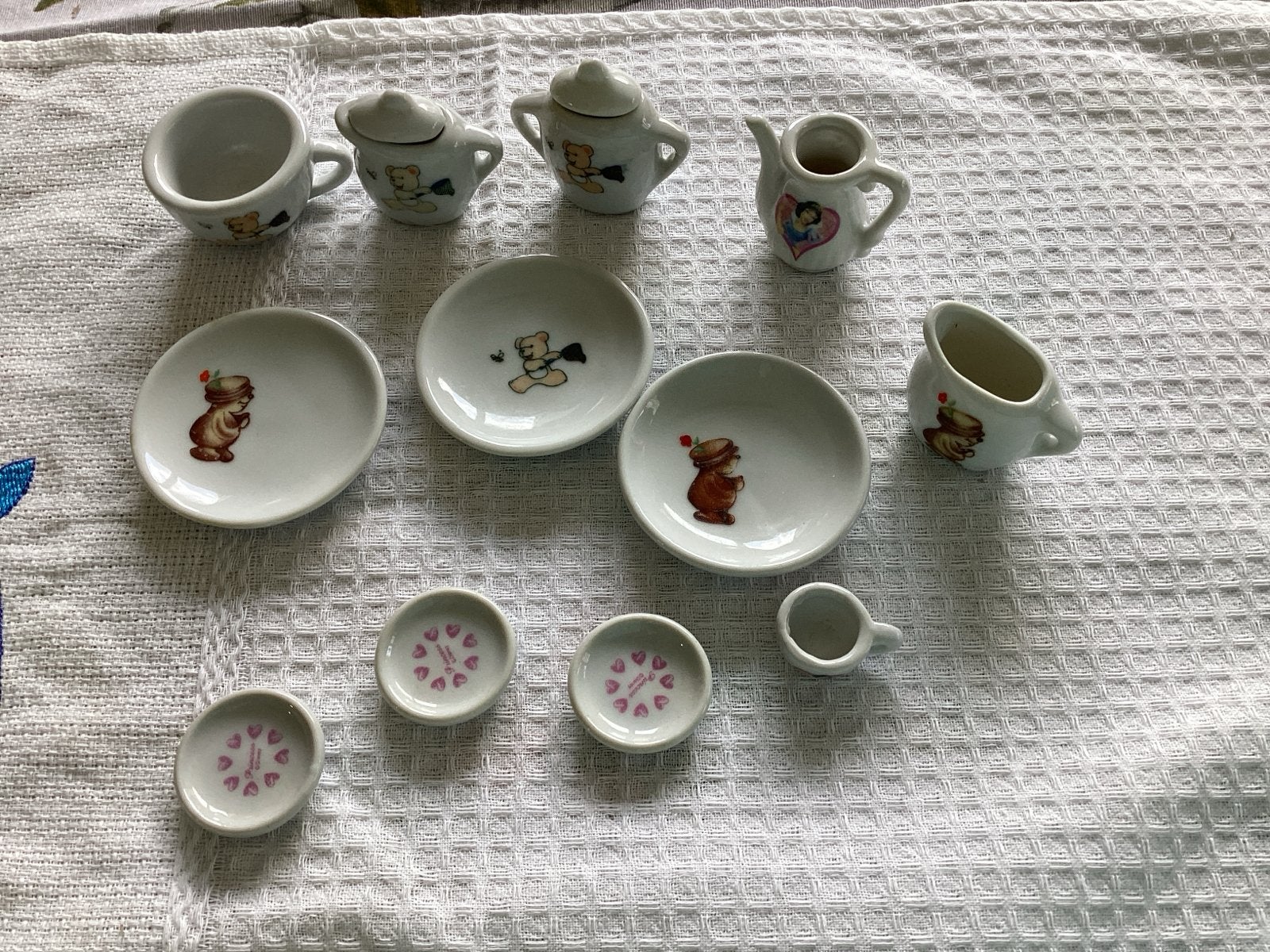 Schattig Kinderserviesje met Beertjes en Hartjes, Ophalen of Verzenden, Gebruikt, Jongen of Meisje