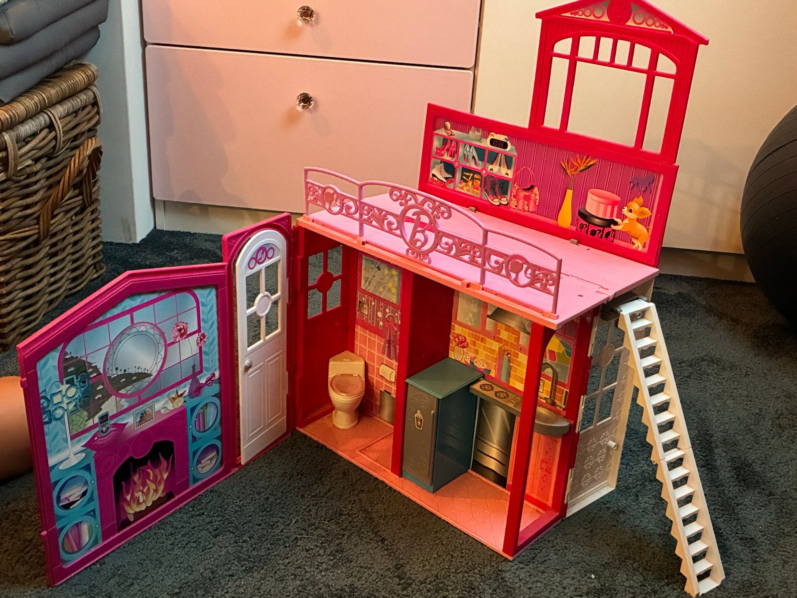 Barbie Droomhuis Draagbaar en inklapbaar Speelhuis, Ophalen, Zo goed als nieuw, Poppenhuis