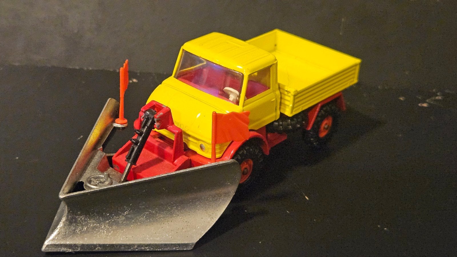 corgi toys unimog sneeuwschuiver 2, Ophalen of Verzenden, Zo goed als nieuw, Auto, Corgi
