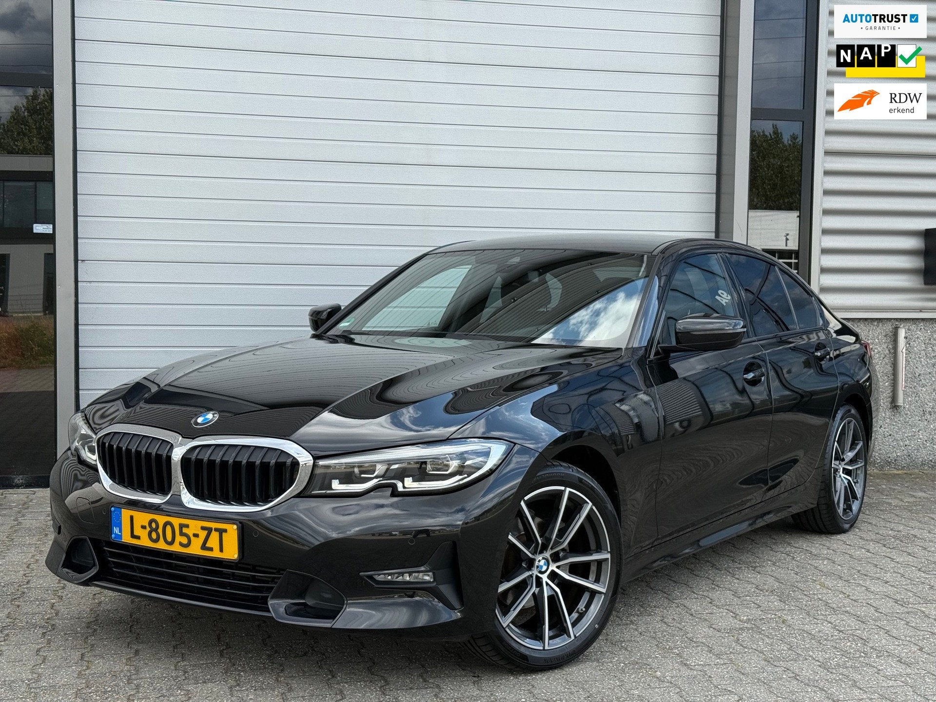 BMW 3-serie 318i M Pakket int. Shadowline, Automaat, 1998 cc, Achterwielaandrijving, Gebruikt