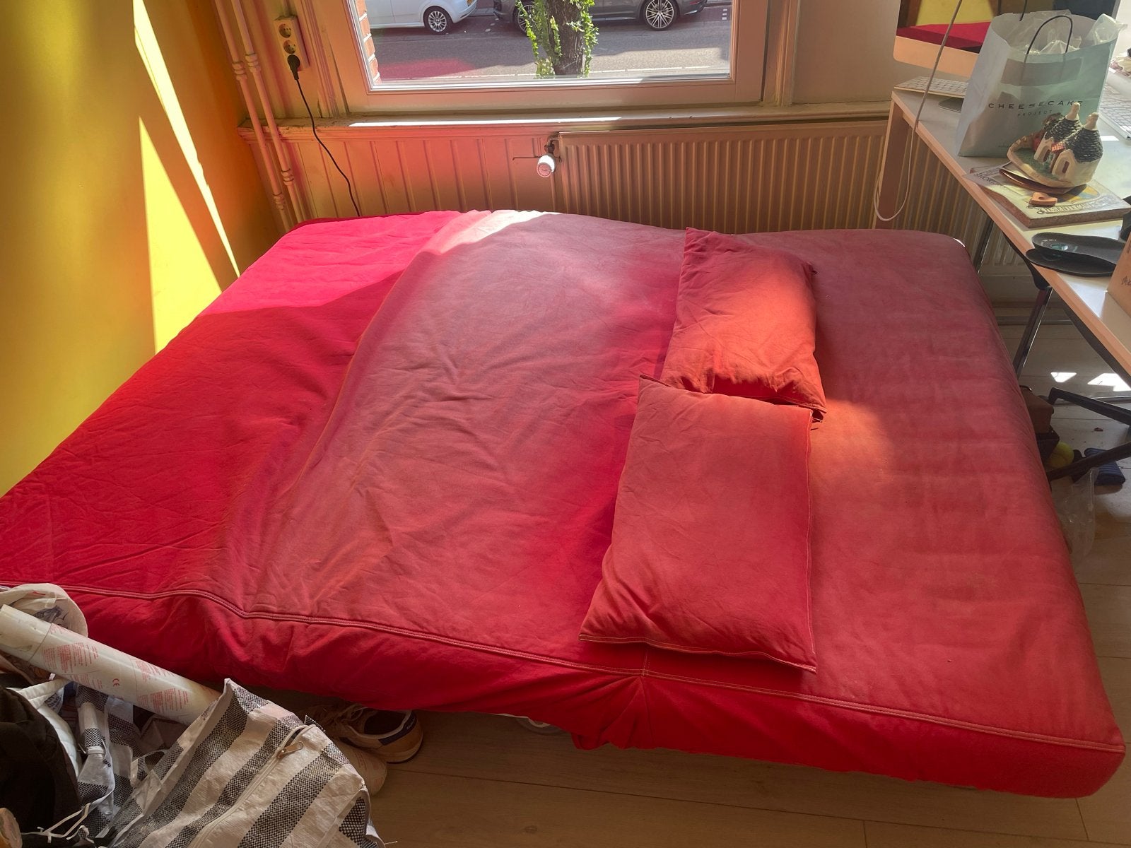 Rode slaapbank / futon - comfortabel en veelzijdig, Gebruikt, Tweepersoons, 200 cm, Rood
