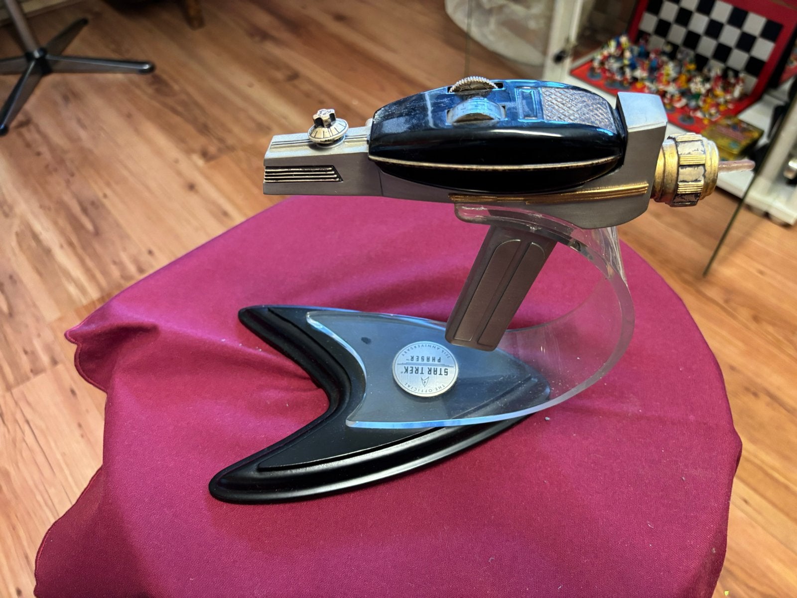 Franklin Mint Star Trek Phaser replica met standaard, Ophalen, Zo goed als nieuw