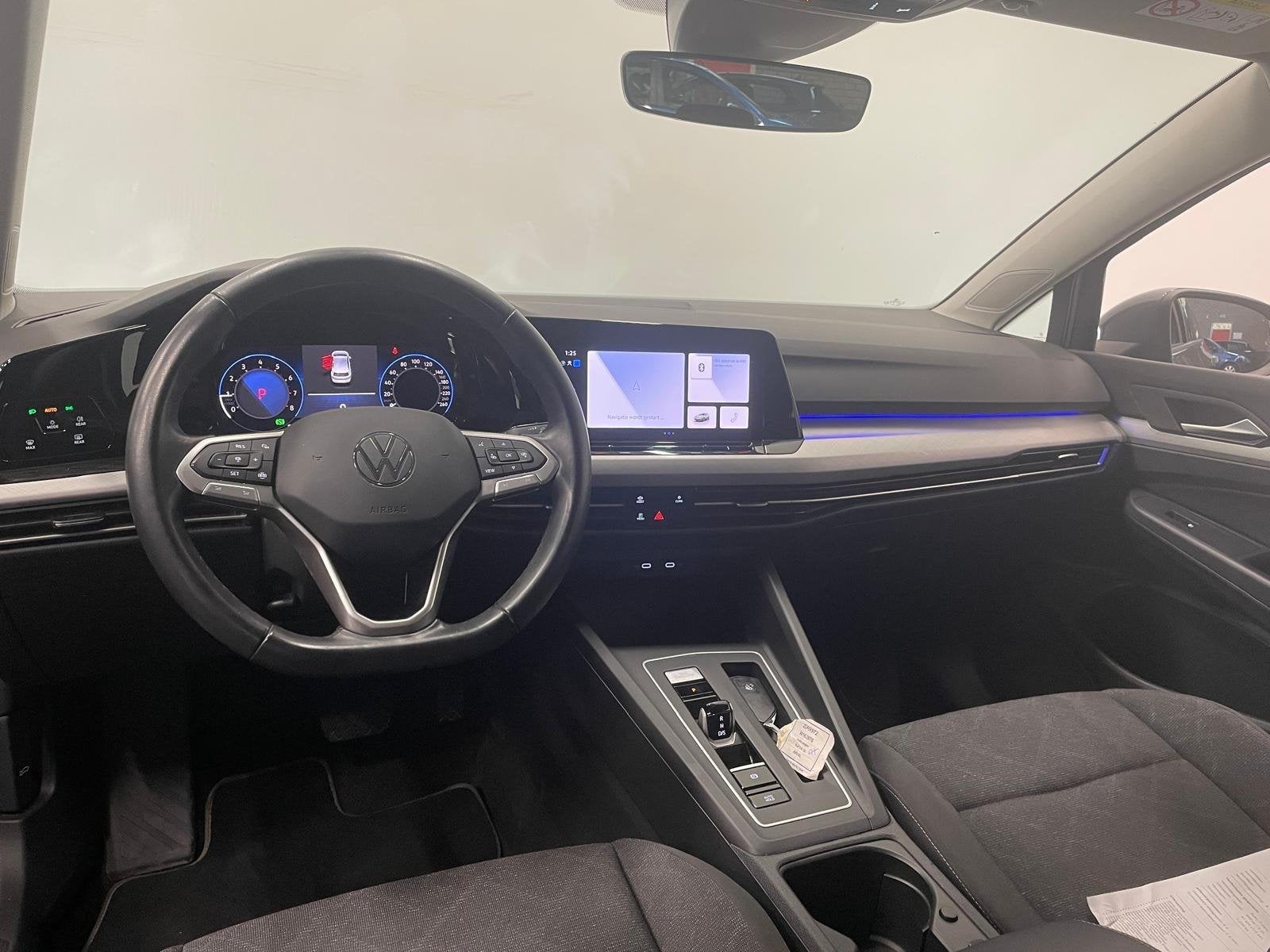Volkswagen Golf 1.0 eTSI 110pk Automaat Life Navigatie Apple, Auto's, Verwarmde buitenspiegels, Stof, Gebruikt, 122 pk
