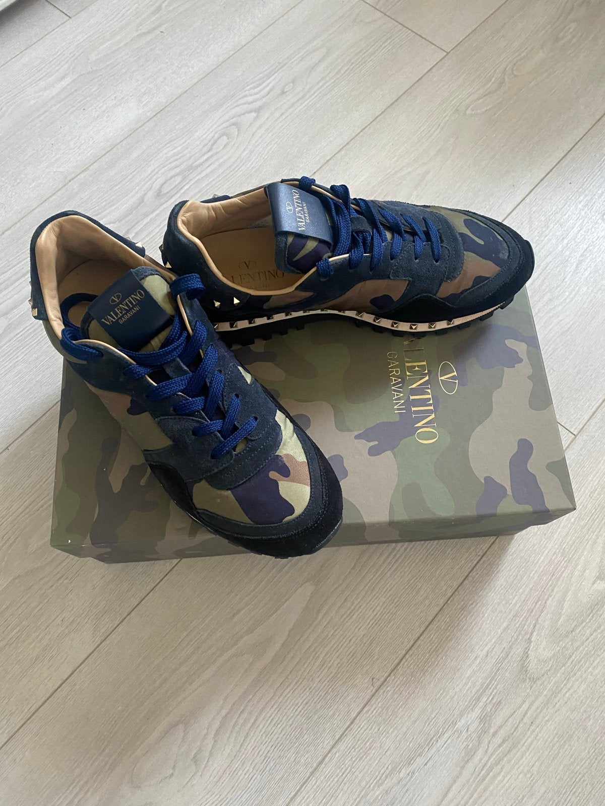Valentino Garavani Camouflage Rockrunner Sneakers maat 39, Ophalen of Verzenden, Zo goed als nieuw, Overige kleuren, Sneakers of Gympen