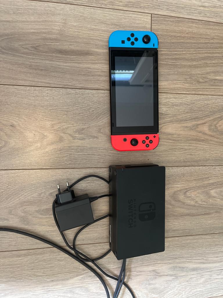 Nintendo Switch met Joy-Cons en Dock, Met 2 controllers, Ophalen of Verzenden, Switch Original, Gebruikt