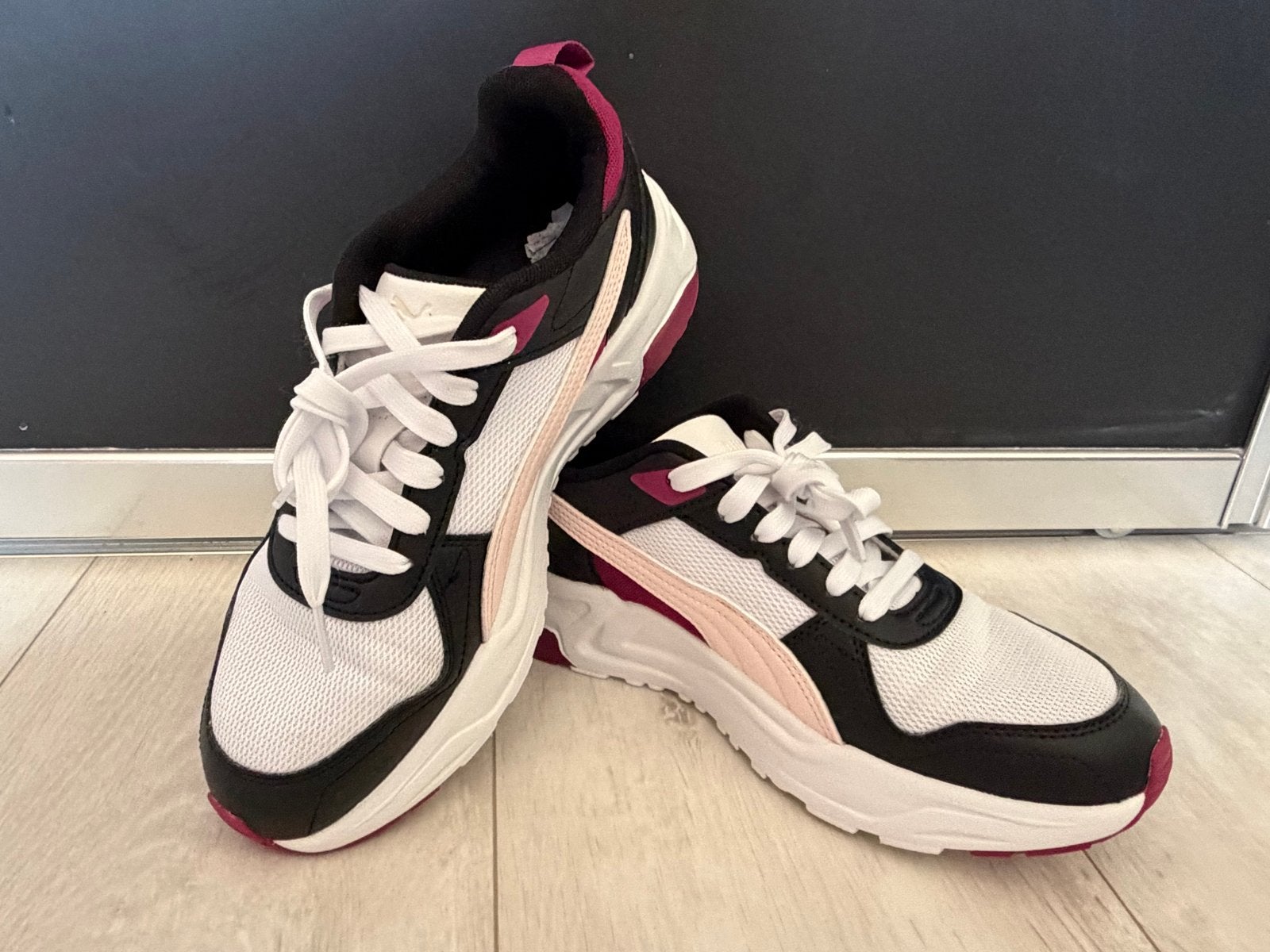Puma sneakers wit/zwart/roze, Ophalen of Verzenden, Zo goed als nieuw, Wit, Sneakers of Gympen