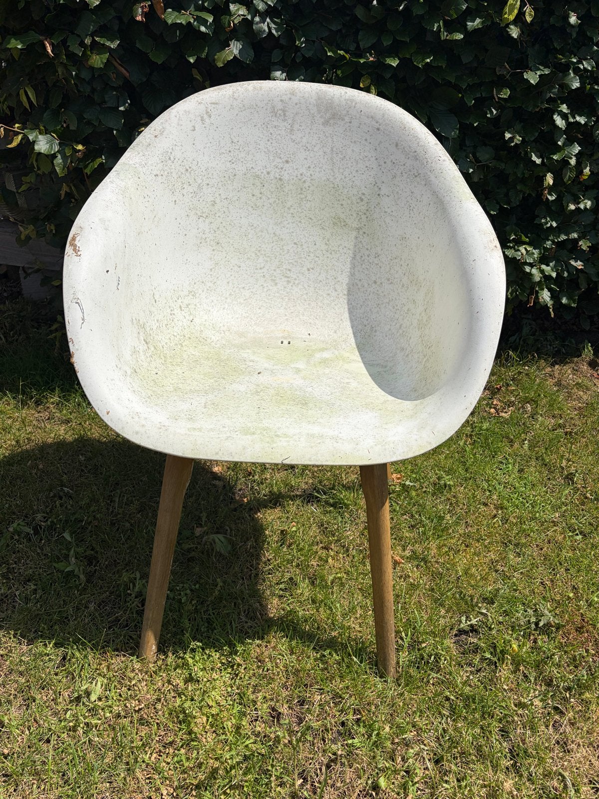 Gratis af te halen witte kunststof kuipstoelen (4stuks), Ophalen, Gebruikt, Kunststof