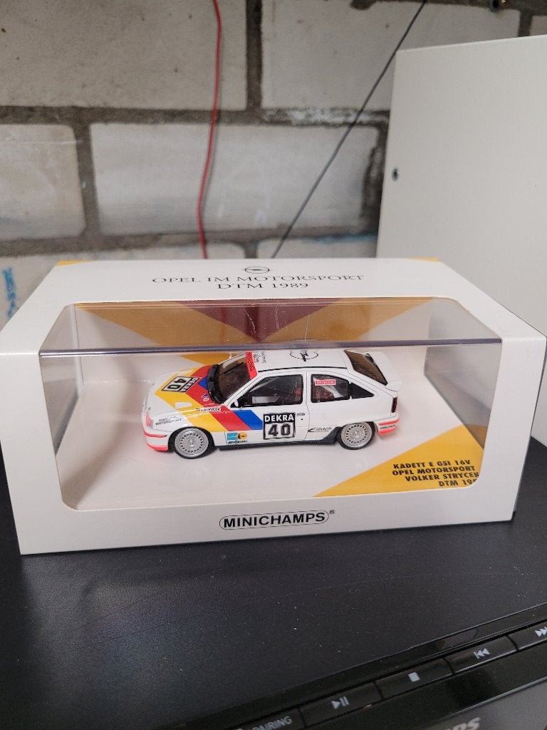 OPEL KADETT GSI DTM 1989 MINICHAMPS 1:43 strycek, Hobby en Vrije tijd, Modelauto's | 1:43, Ophalen of Verzenden, Zo goed als nieuw