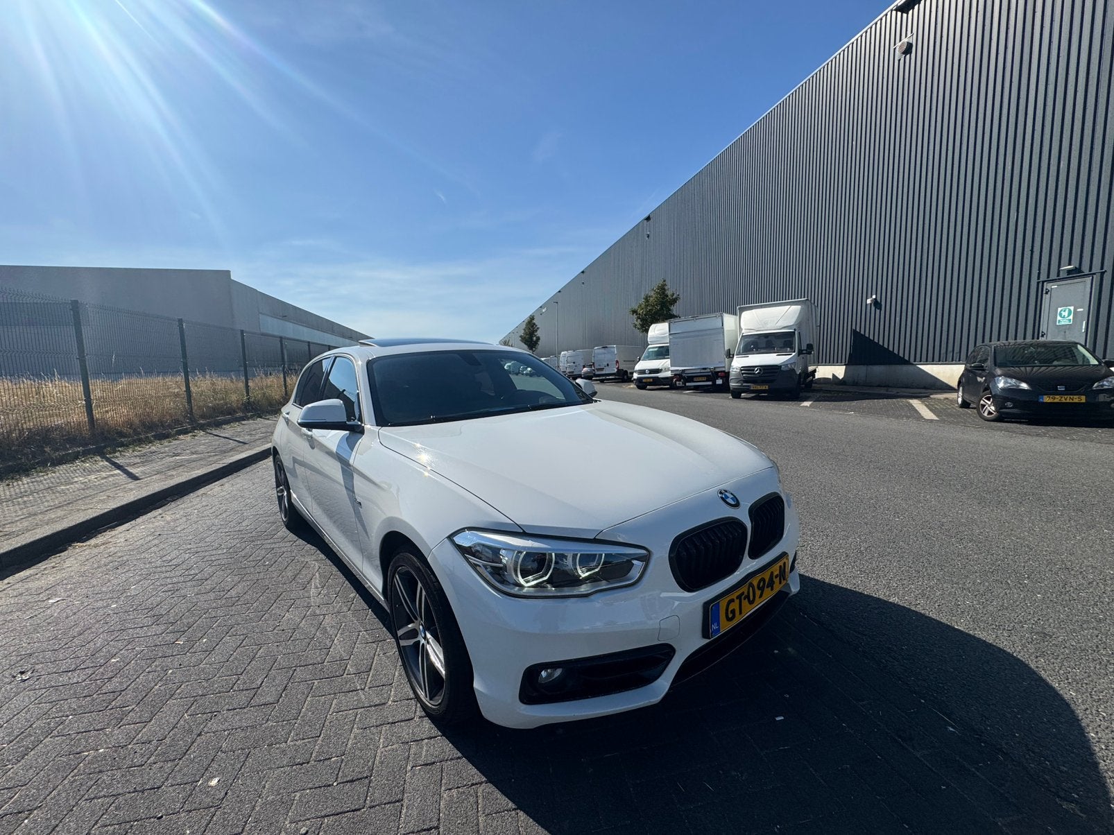 BMW 118i Sport Line Automaat | Schuifdak | Navi | Xenon |, Auto's, BMW, Wit, Origineel Nederlands, 650 kg, Particulier