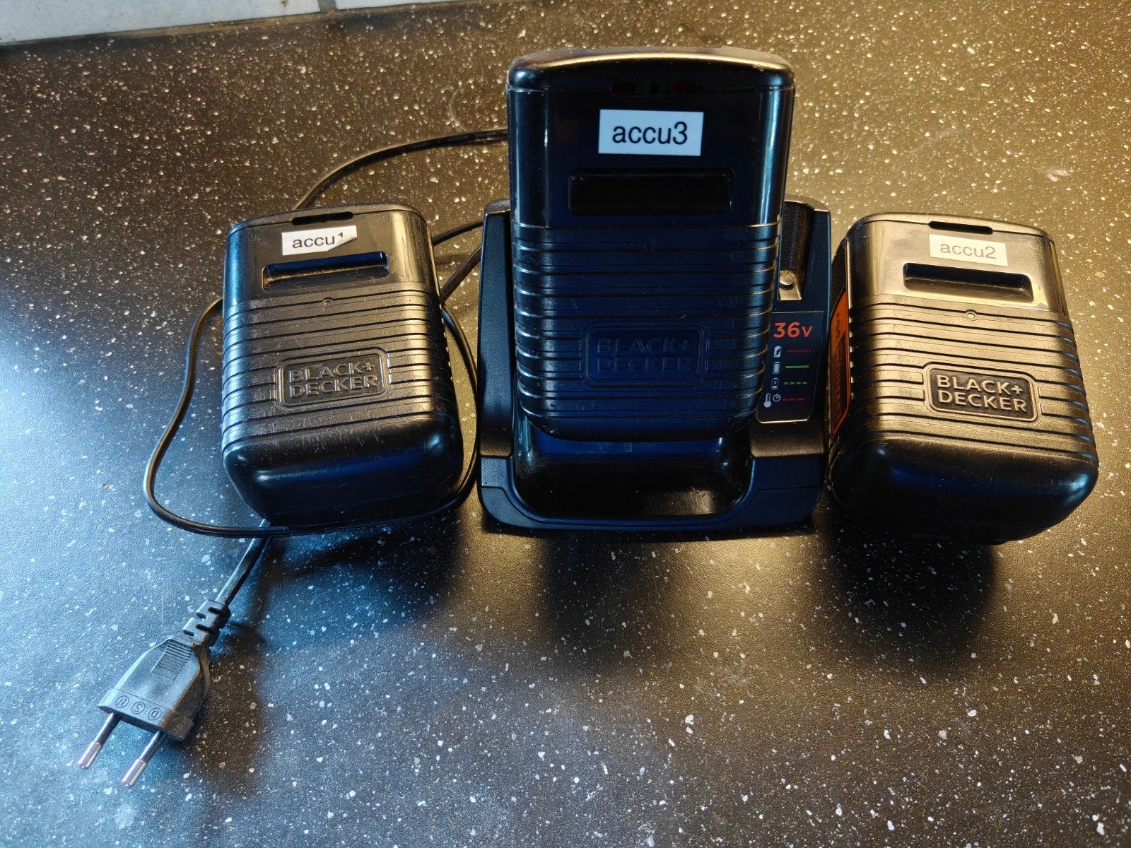 3 Black+decker 36v BL20362 accu's met lader, Ophalen, Gebruikt