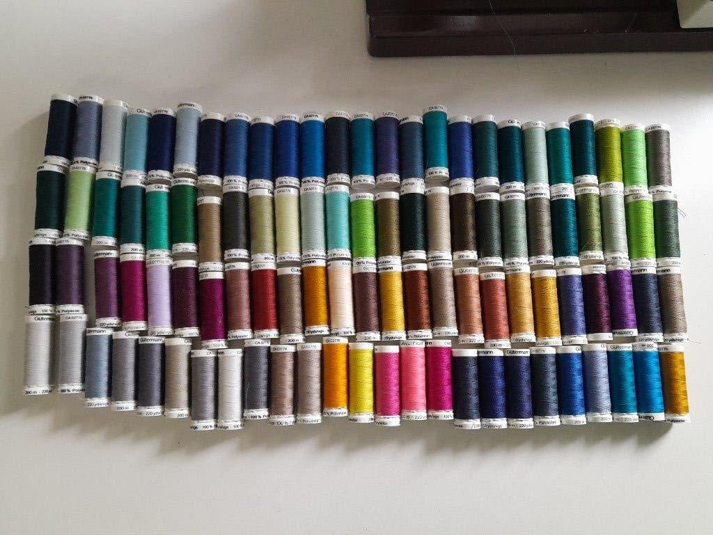 100 klosjes Güttermann naaimachinegaren, Ophalen of Verzenden, Nieuw, Garen of Naald(en)