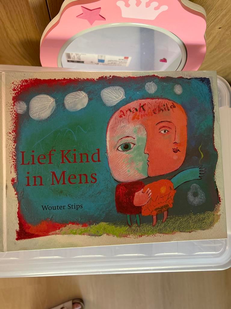 Lief Kind in Mens - Wouter Stips (Hardcover), Boeken, Ophalen of Verzenden, Zo goed als nieuw, Non-fictie