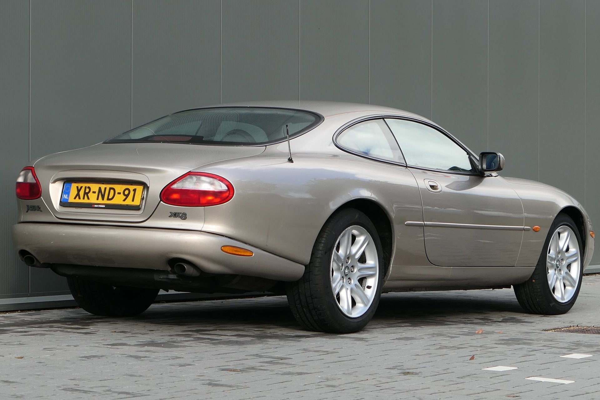 Jaguar XK8 4.0 V8 Coupé Youngtimer Stoelverwarming, Auto's, Achterwielaandrijving, Gebruikt, 4 stoelen, Beige