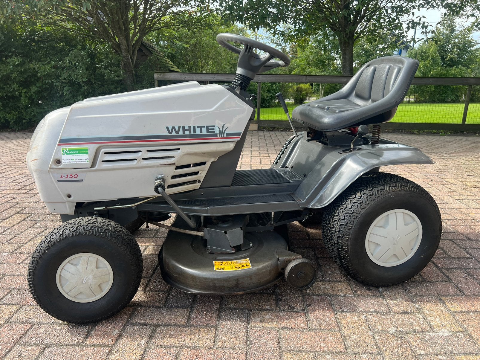 Zitmaaier White L130, Ophalen, Cirkelmaaier, Gebruikt, Benzine-grasmaaier