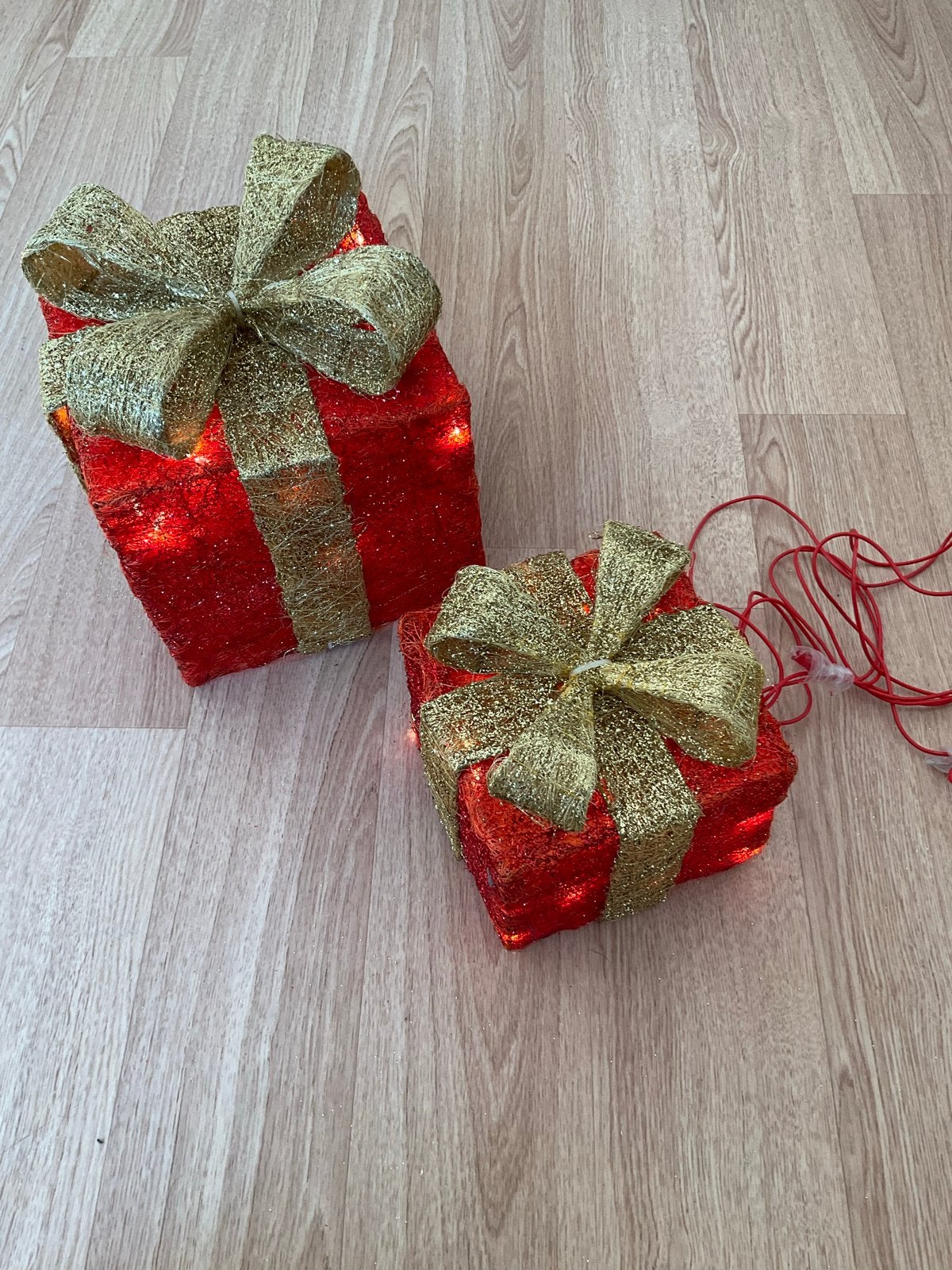 2 kerstdozen met verlichting, Ophalen