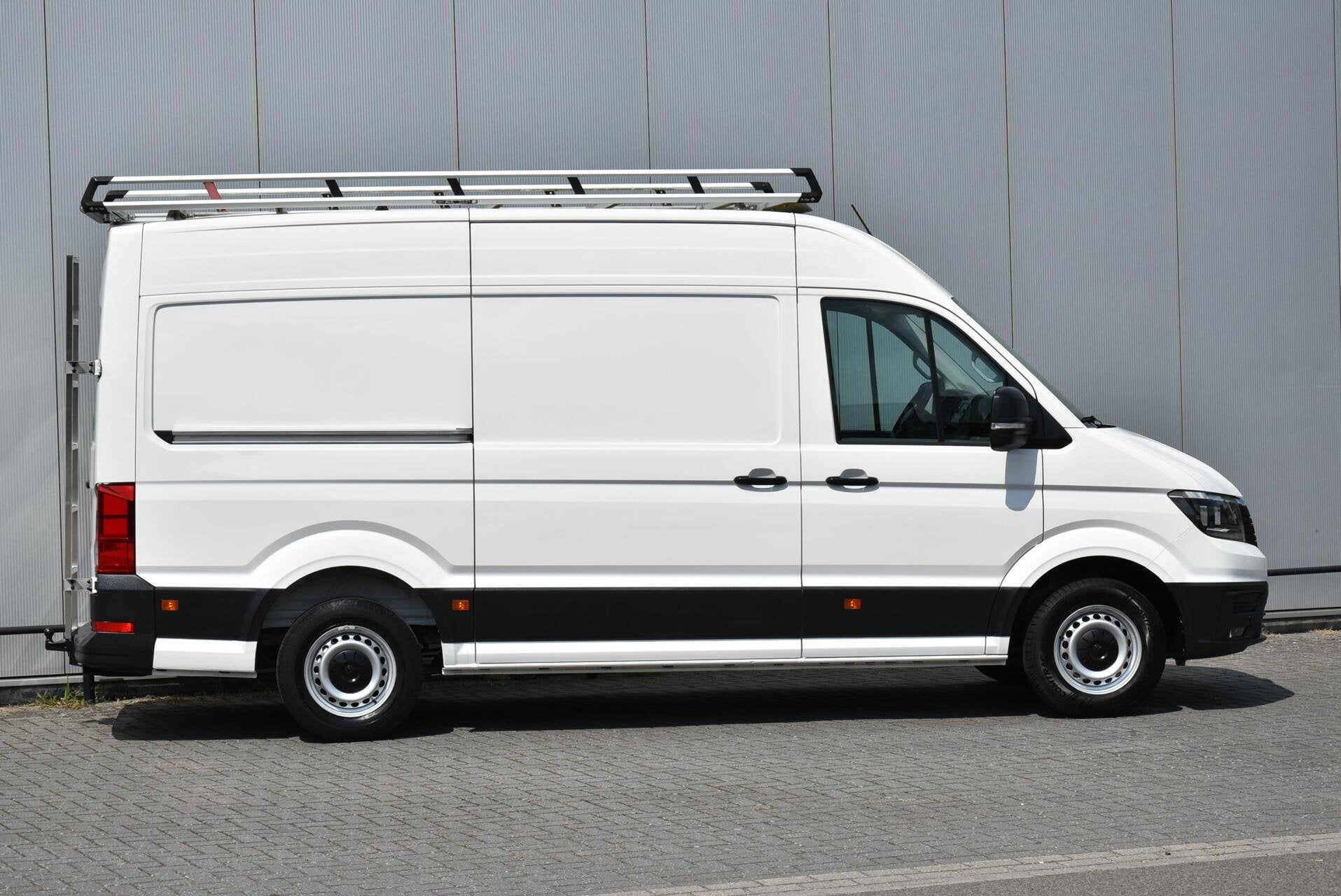 Volkswagen Crafter 2.0 TDI L3H3 Airco Imperial Trekhaak PDC, Stof, Gebruikt, 4 cilinders, Electronic Stability Program (ESP)
