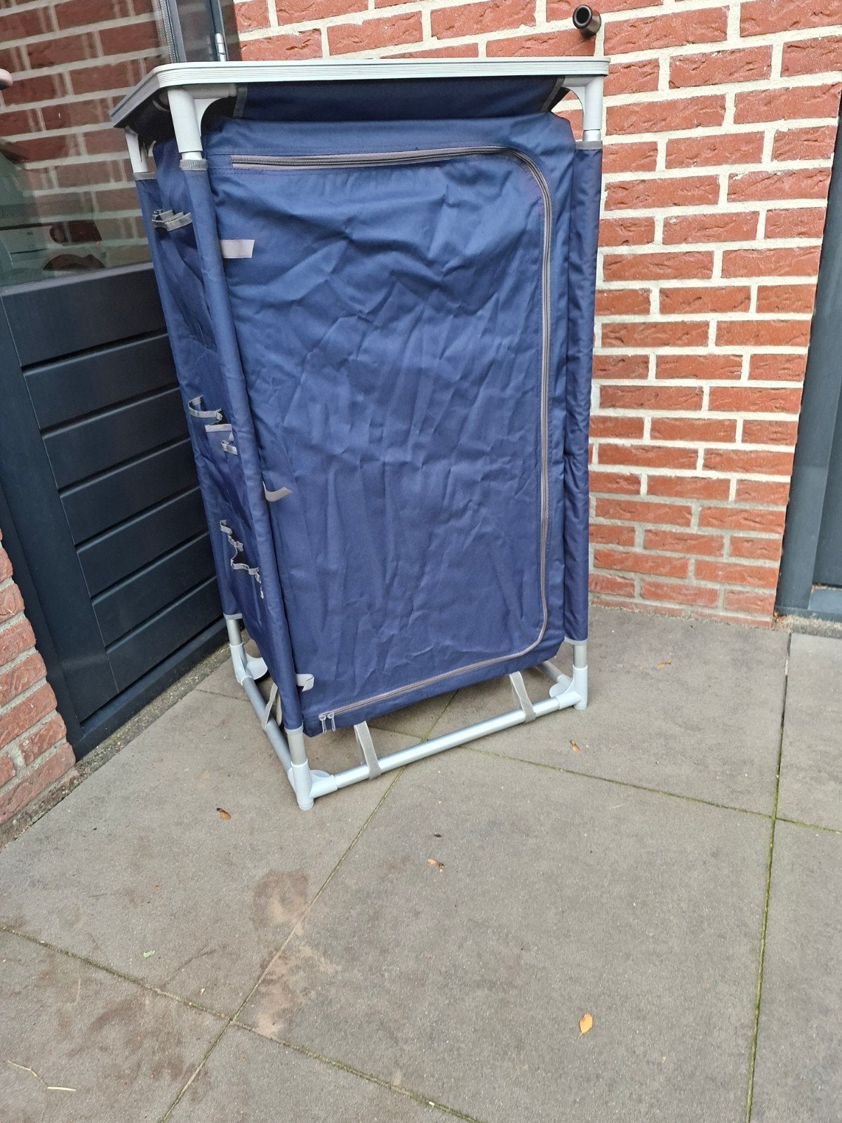 Opvouwbare campingkast Vrijbuiter met planken en zijvakken, Caravans en Kamperen, Ophalen, Zo goed als nieuw