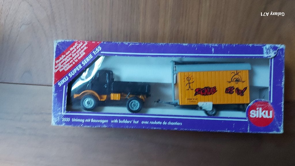 Siku 2533 Unimog met bouwkeet Meyer, Hobby en Vrije tijd, Modelauto's | 1:50, Ophalen of Verzenden, Zo goed als nieuw, Bus of Vrachtwagen