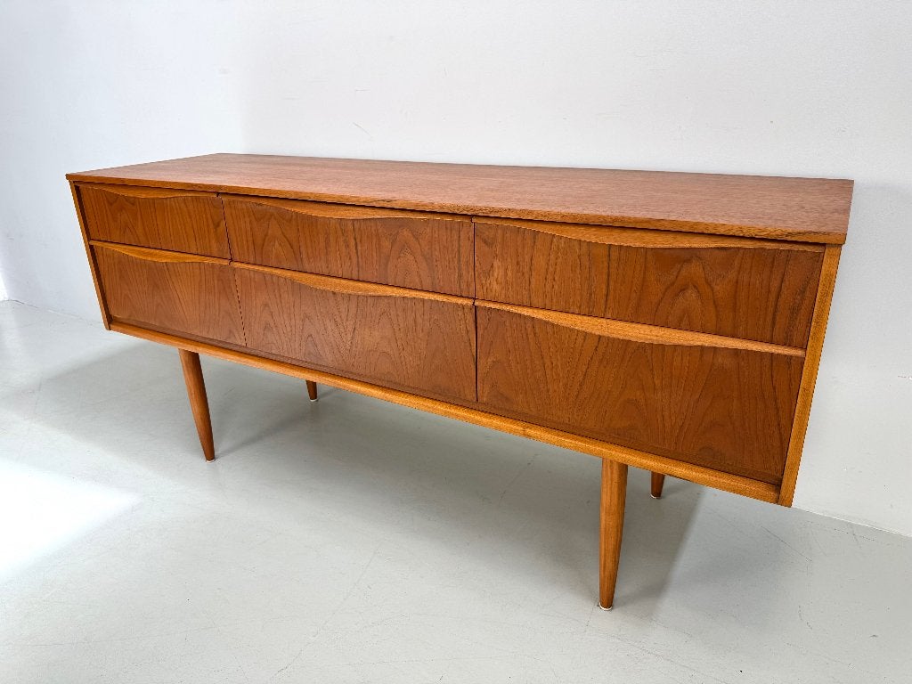 Vintage dressoir Austinsuite, Huis en Inrichting, Kasten | Dressoirs, Verzenden, Zo goed als nieuw, 25 tot 50 cm, 150 tot 200 cm