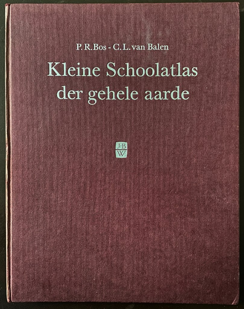 Boek KLEINE SCHOOLATLAS DER GEHELE AARDE – 1968, Gelezen, Overige atlassen, Ophalen of Verzenden, 1800 tot 2000