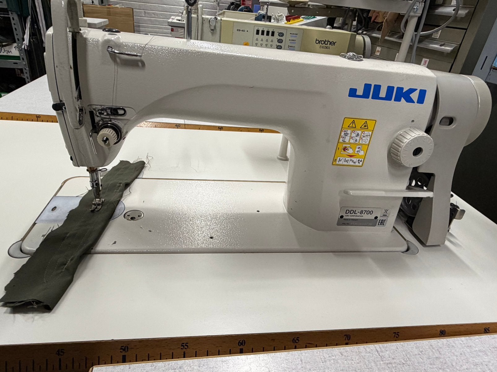 Juki naaimachine industrie zo goed als nieuw stille motor, Industrieel, Ophalen, Overige merken, Naaimachine