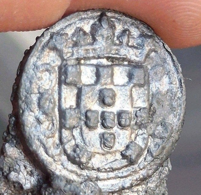 bodemvondst - zegellood - lakenlood - 16e eeuw - Portugal, Ophalen of Verzenden
