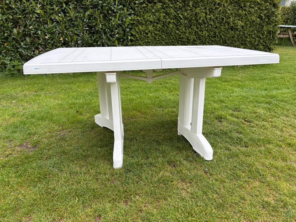Witte kunststof tuintafel - inklapbaar, Tuin en Terras, Ophalen of Verzenden, Gebruikt, Rechthoekig, Kunststof