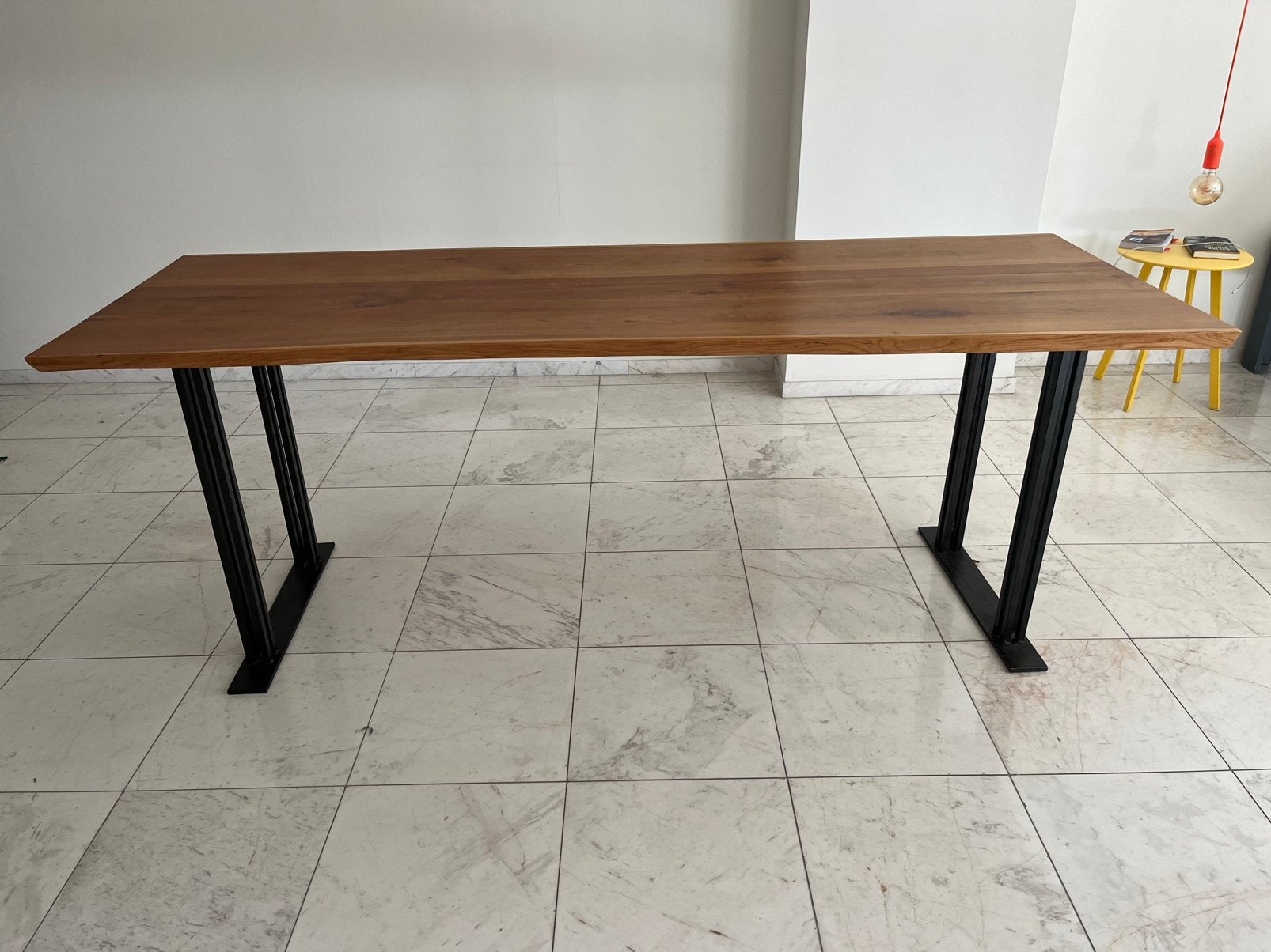 ‘Plank’-tafel met ijzeren onderstel., Ophalen, Gebruikt, Landelijk modern, 200 cm of meer