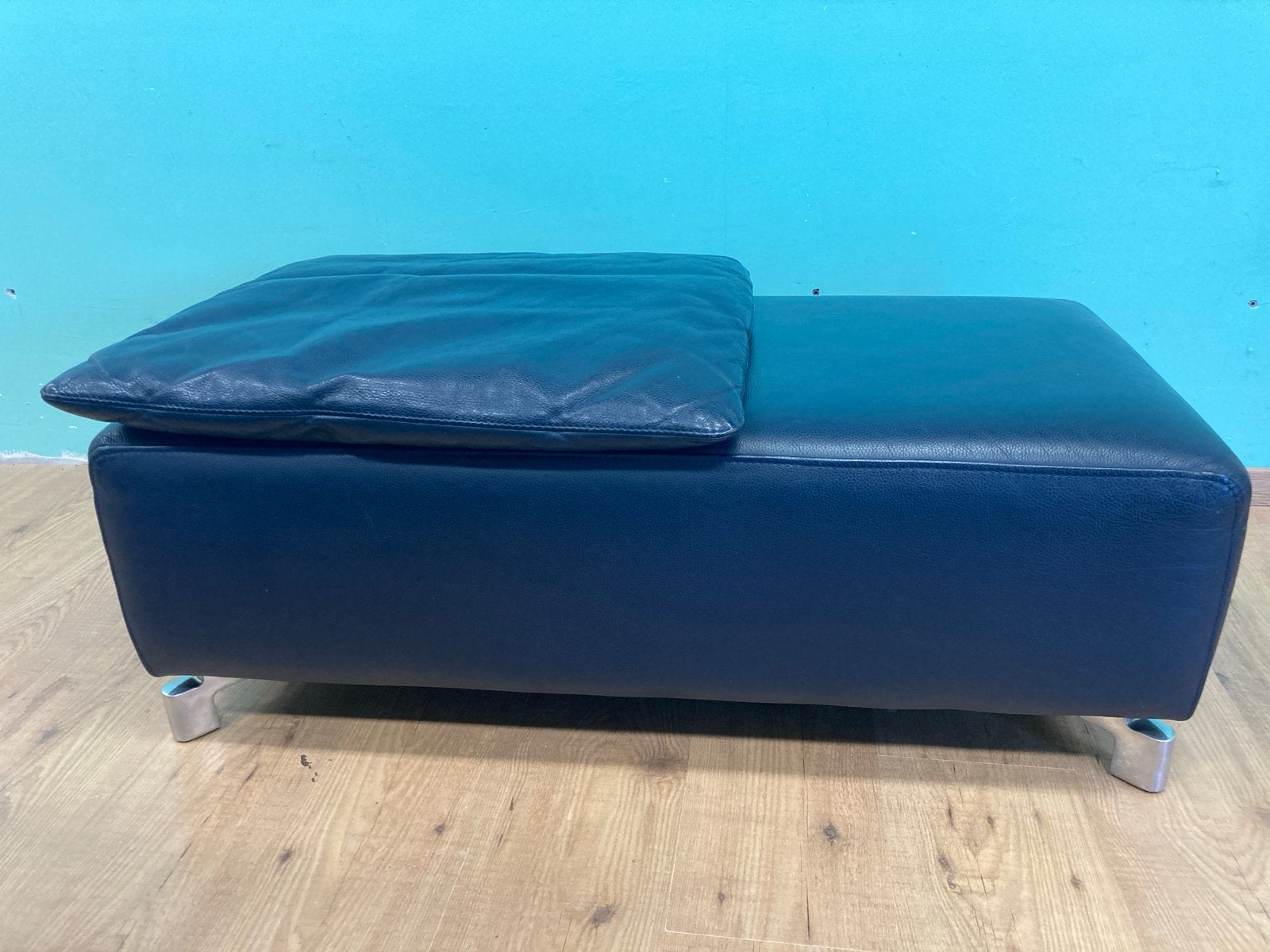 Leolux Hocker in Blauw Leer met matchend kussen, Ophalen, Gebruikt, 100 tot 125 cm, Leer