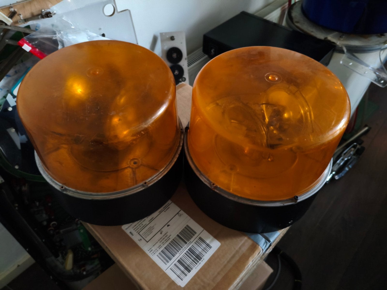 Twee grote oranje zwaailampen zwaailicht  Mars, Auto diversen, Ophalen of Verzenden
