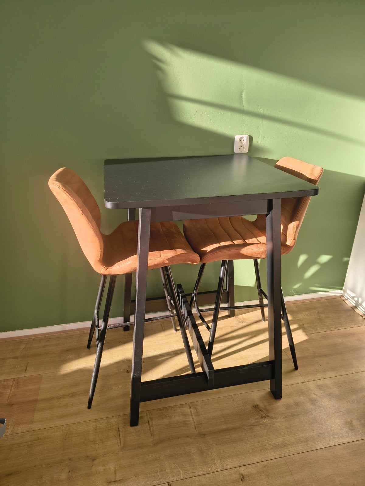 Bartafel met 2 krukken - Cognac bruin - 74x74x102 cm, Ophalen, Gebruikt, 90 cm of meer, Leer