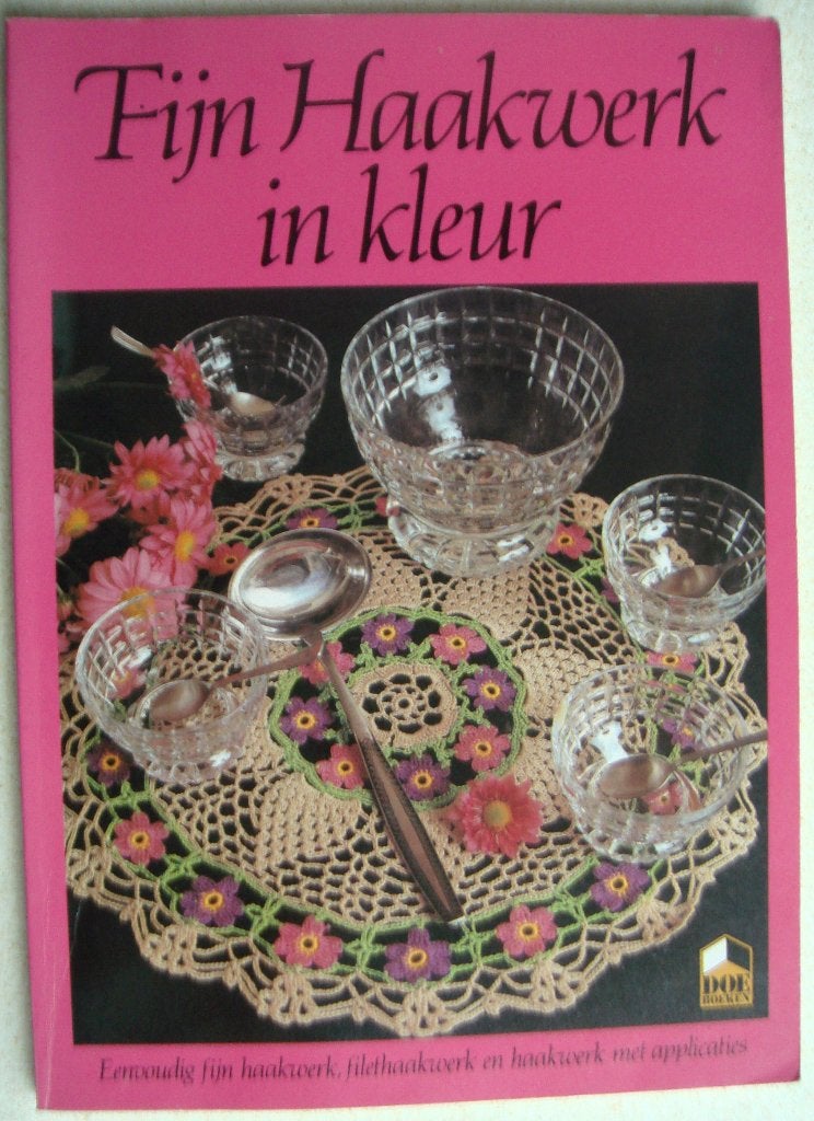 boek Fijn haakwerk in kleur vol patronen om te haken € 2,50, Ophalen of Verzenden, Gelezen, Breien en Haken