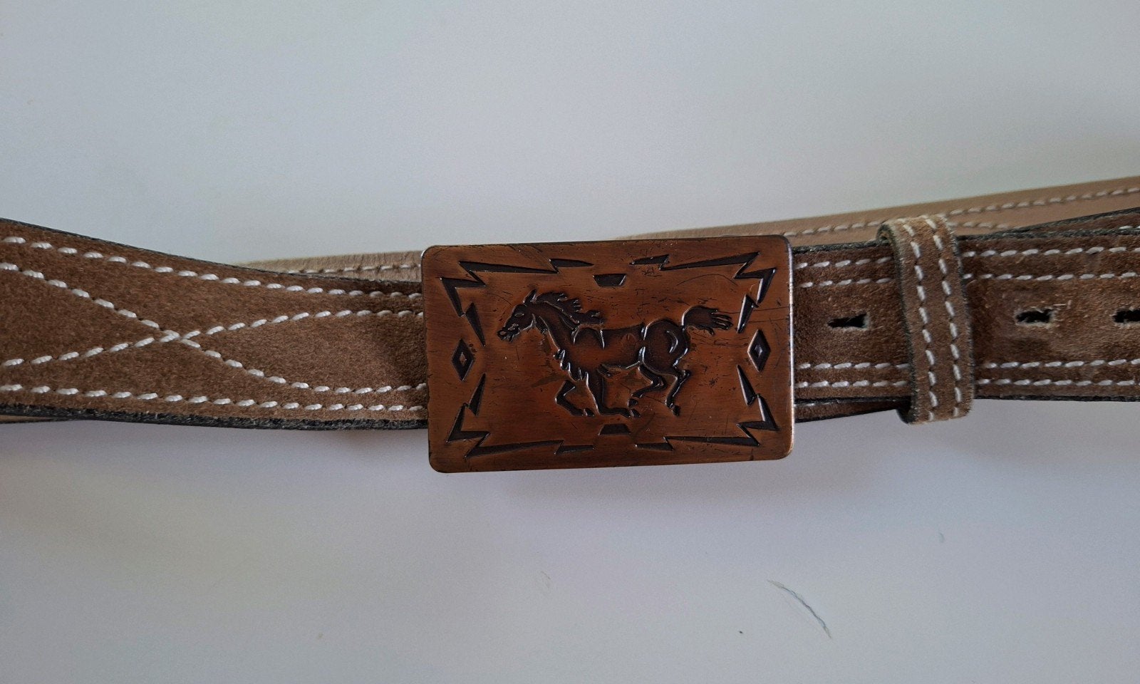 Western leren riem, Western Rearing Horse Buckle By Chambers, Bruin, Riem of Ceintuur, Gedragen, Echt leder