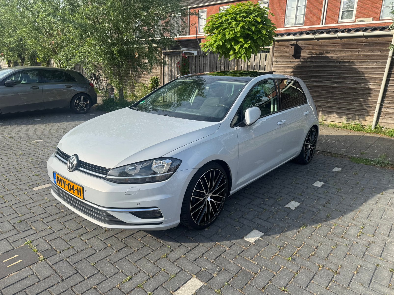 Volkswagen Golf 1.4 TSI 150 pk Pano DSG 2017 dealeronderhoud, 4 cilinders, Leder en Stof, Wit, 1202 kg