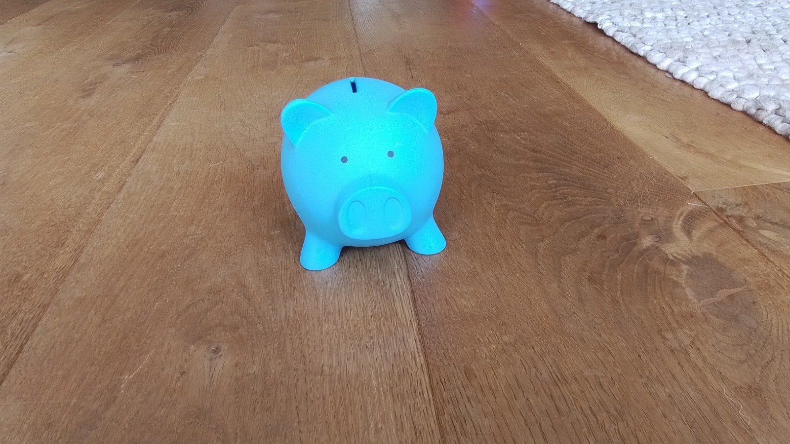 Leuke blauwe spaarpot in de vorm van een varken, Verzamelen, Spaarpotten, Ophalen of Verzenden, Gebruikt, Kunststof, Dier