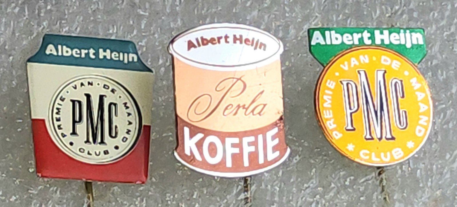 Set van 3 vintage Albert Heijn speldjes - PMC Club & Perla, Verzamelen, Ophalen of Verzenden, Gebruikt, Merk, Speldje of Pin