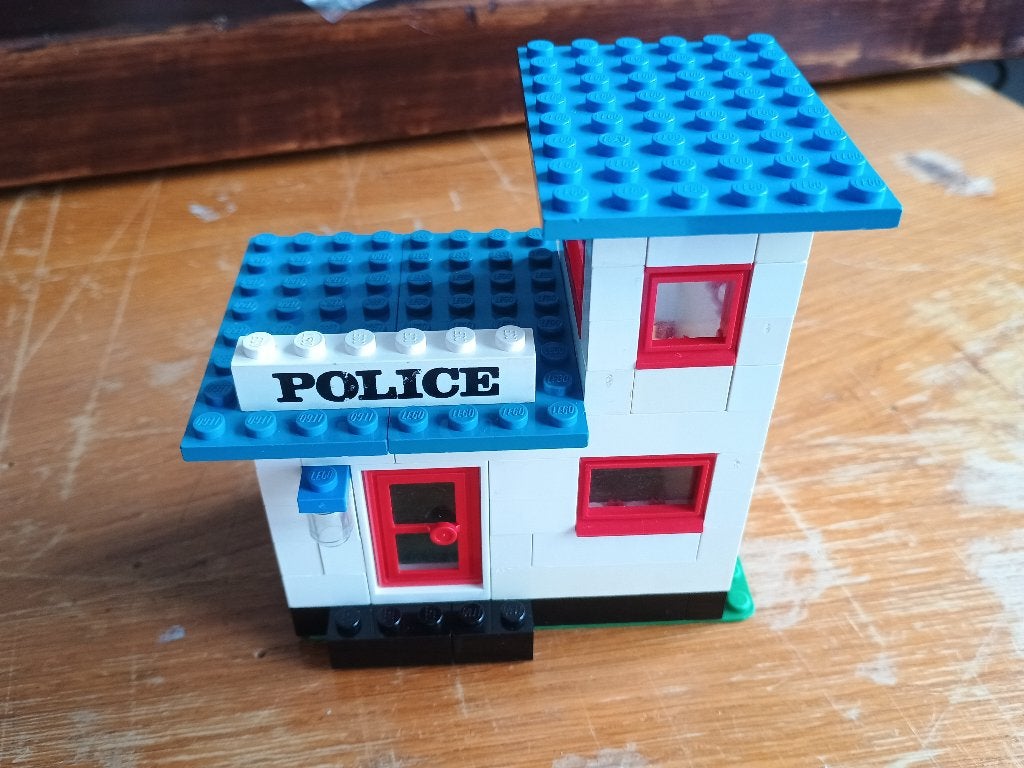 lego politiebureau, Kinderen en Baby's, Speelgoed | Duplo en Lego, Ophalen of Verzenden, Gebruikt, Compleet, Lego