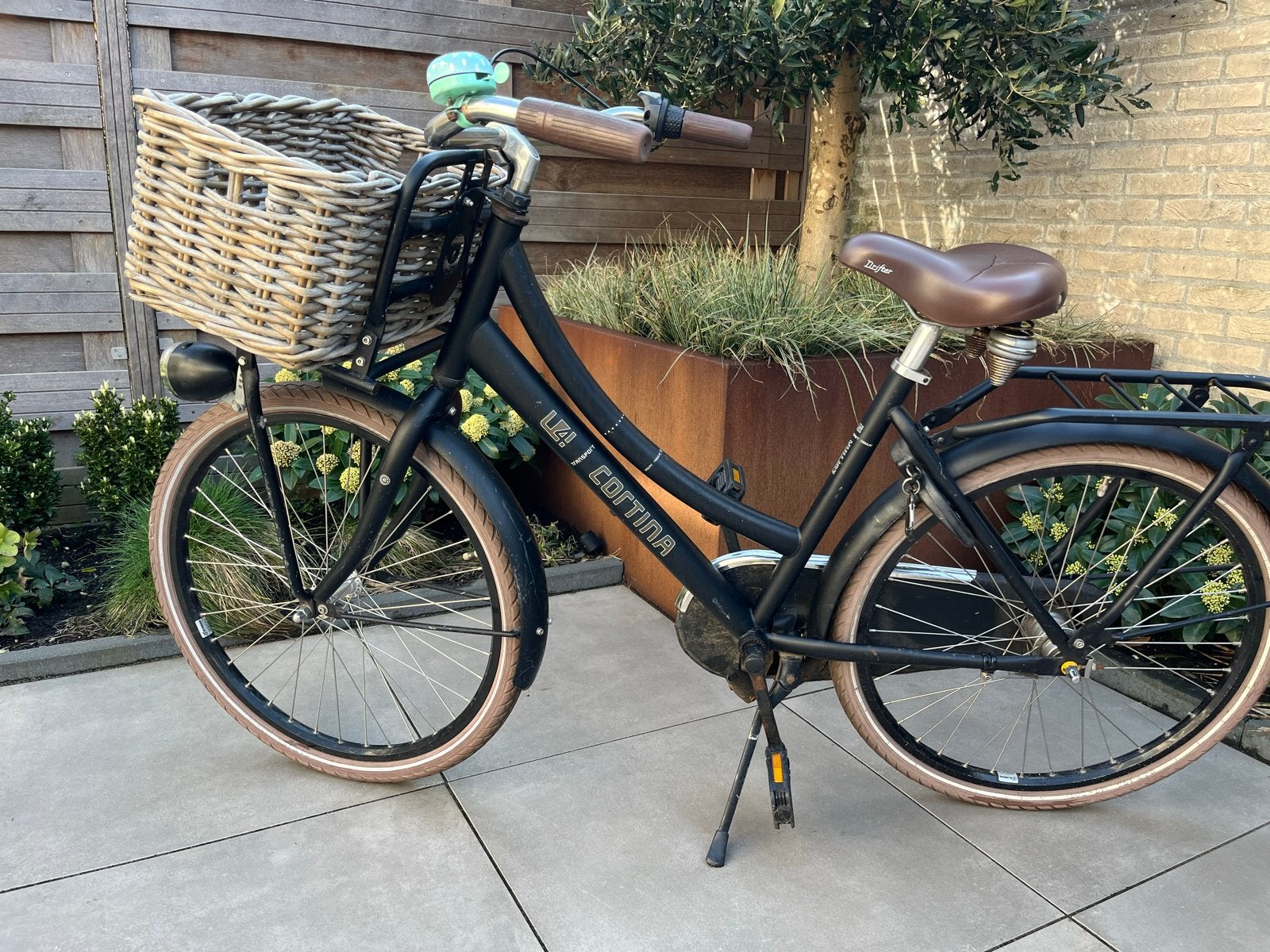 Cortina 24 inch meisjesfiets met mand en 3 versnellingen, Ophalen, Gebruikt, Terugtraprem, 20 inch of meer