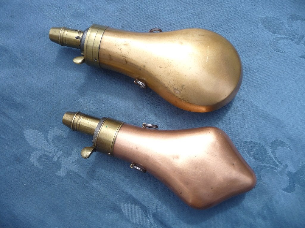 Antieke KRUITFLES 2 stuks  o.a. Dixon & Sons - geweer jagen, Ophalen of Verzenden