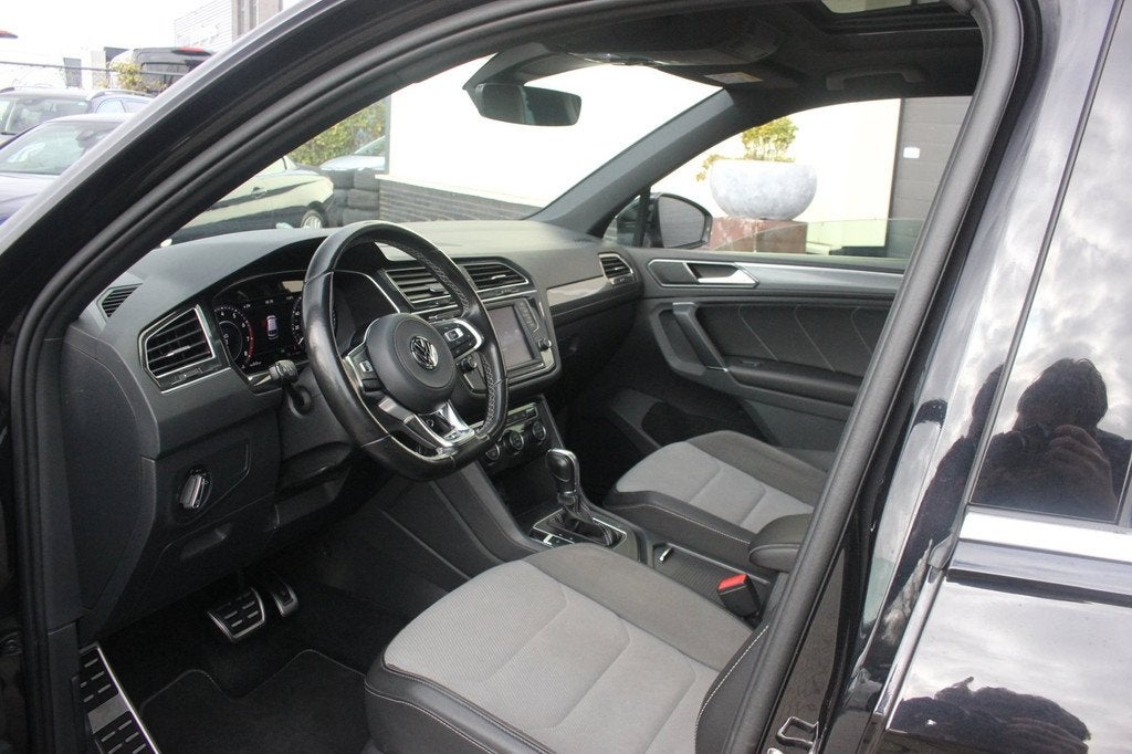 Volkswagen Tiguan 1.4 TSI ACT R-Line | Trekhaak | 19 Inch |, Euro 6, 4 cilinders, 150 pk, Zwart