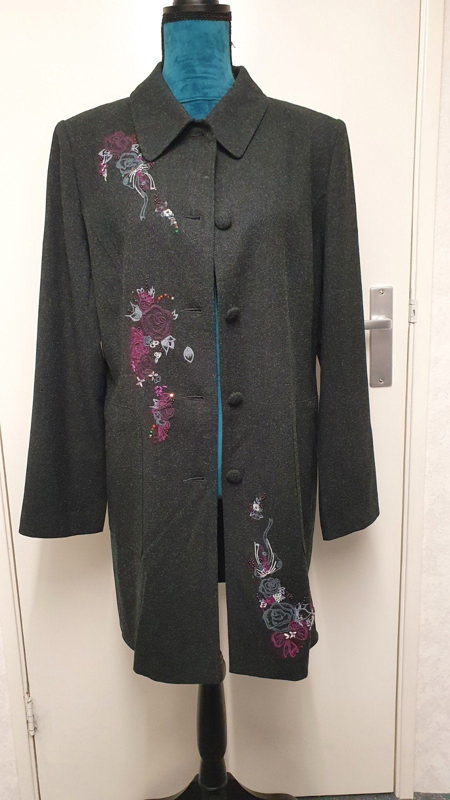 Antracietgrijze blazer met applicaties, Ophalen of Verzenden, Zo goed als nieuw, Maat 42/44 (L), Grijs