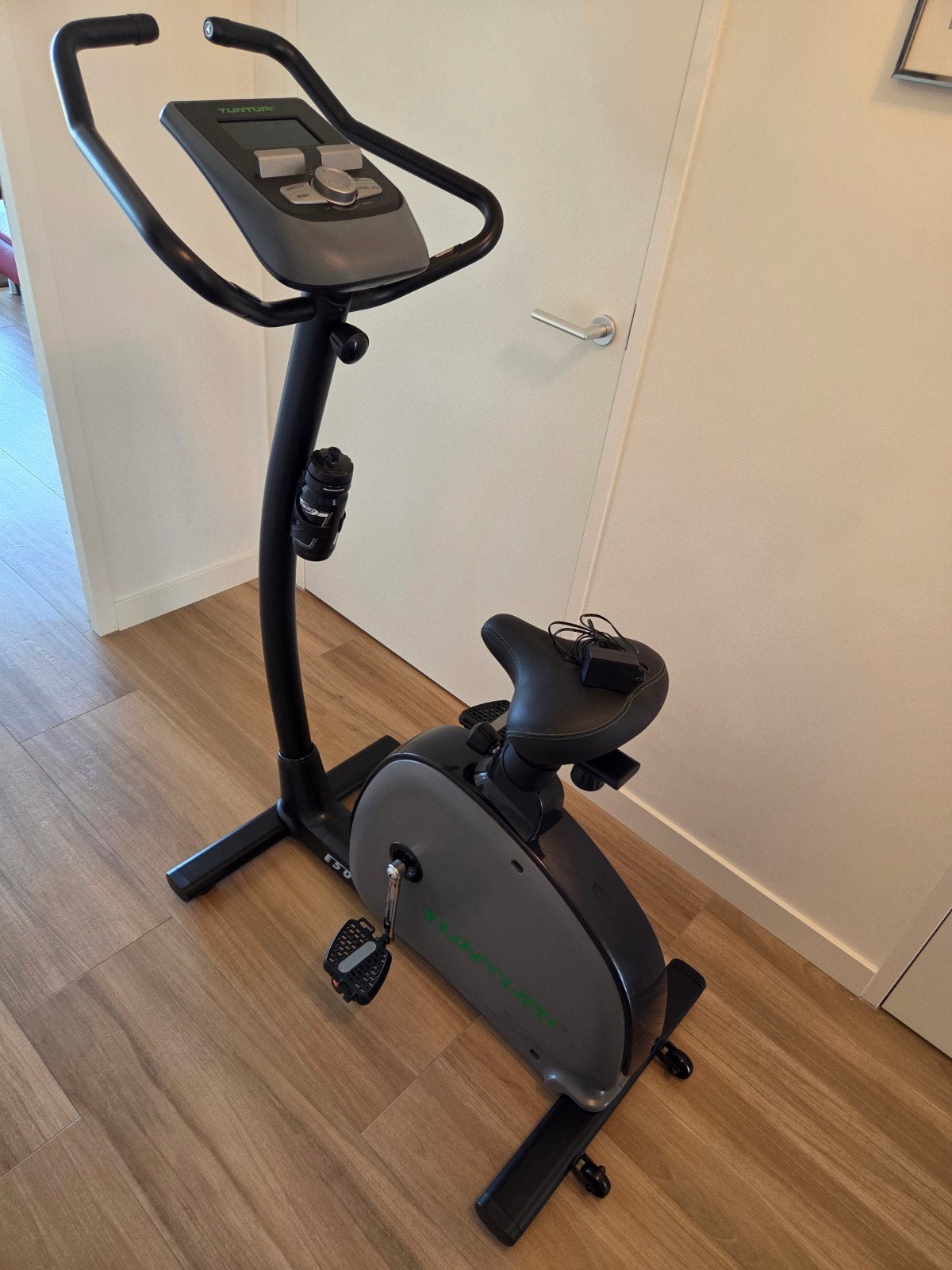 Tunturi E50 Hometrainer - Zeer gped staat, Ophalen, Gebruikt, Metaal, Benen